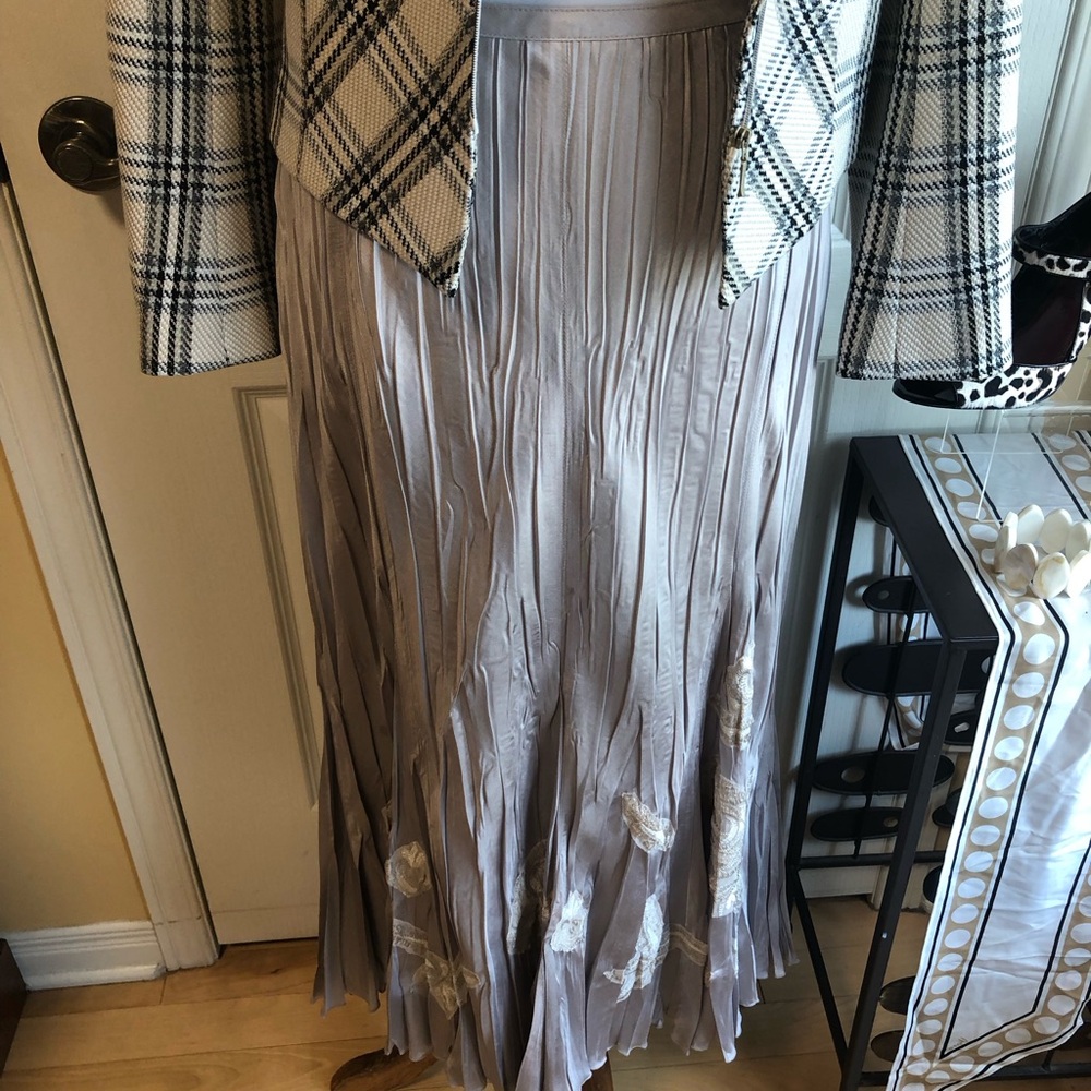 Vintage Simon Chang crinkle pleated Maxi Skirt with embroidery